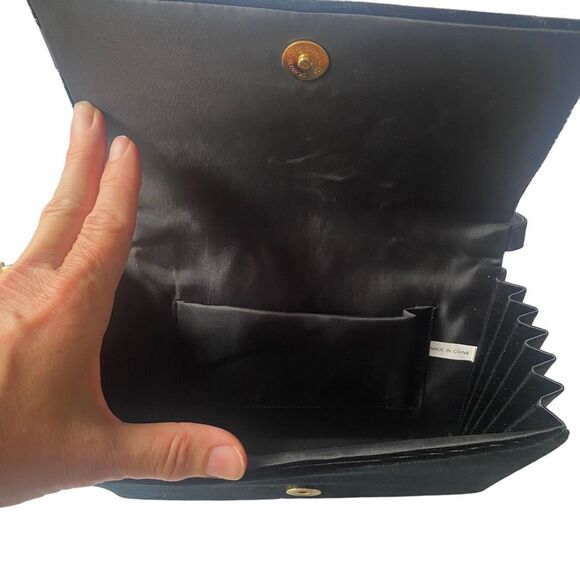 Black Velvet Clutch Shoulder Bag Evening Purse with Strap NWOT Bow, S23 - Picture 5 of 8